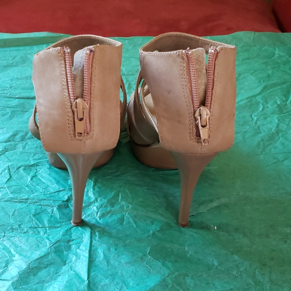 Shoes - Picture 2 of 4